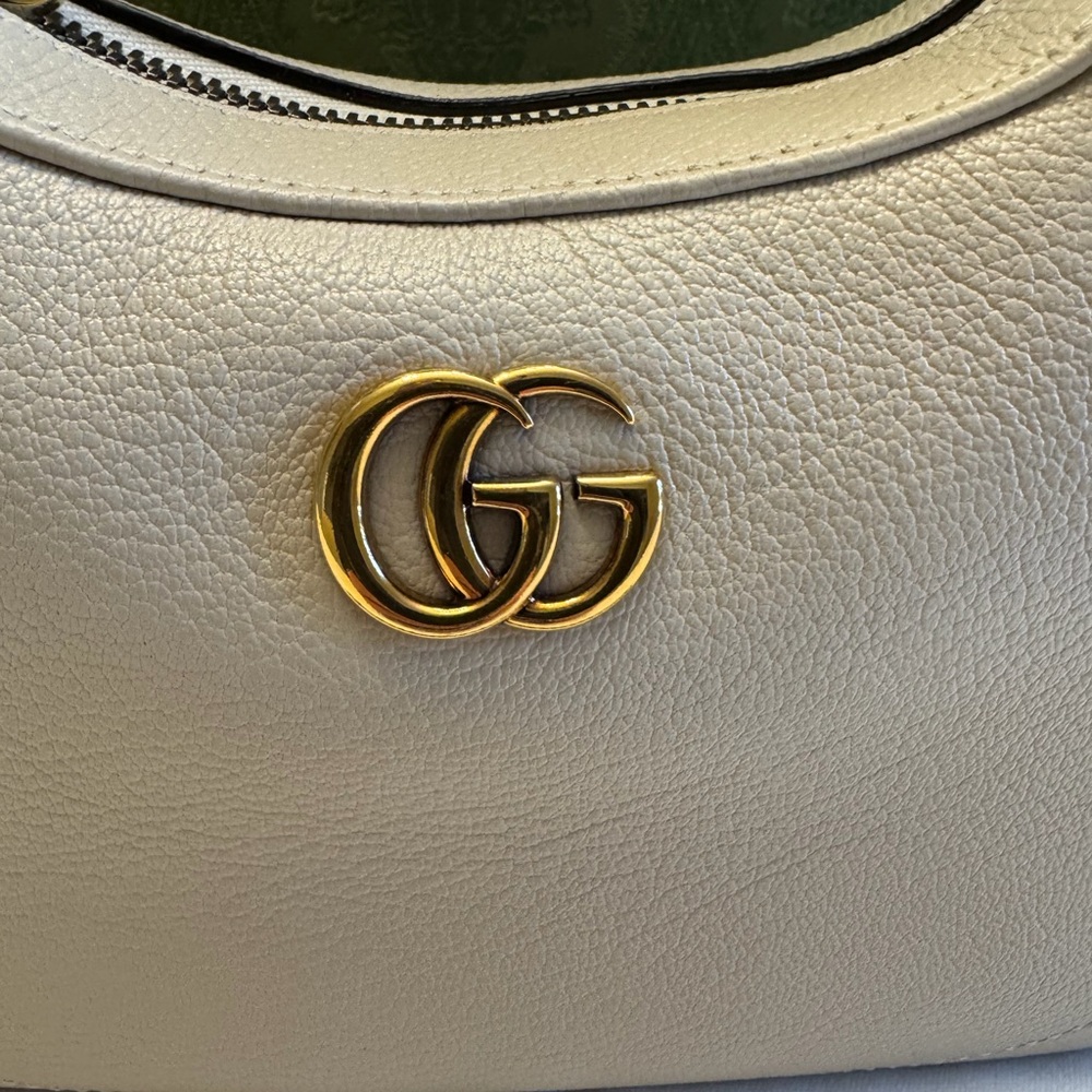 Gucci Beige Leather Shoulder Bag with Gold Chain - Picture 9 of 12